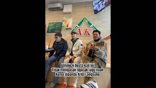 Download lagu This time Desta Bener sang the song Noah, because Ariel played the guitar #ariel #desta #raffiahm... mp3
