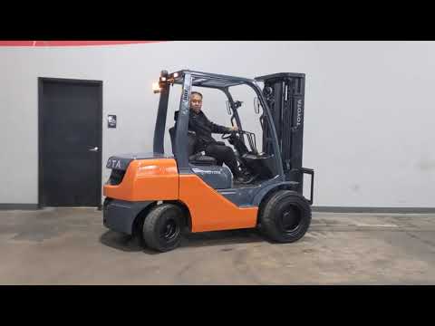 2014 Toyota 8FDU30 6500lb Pneumatic Diesel Forklift STK 9471