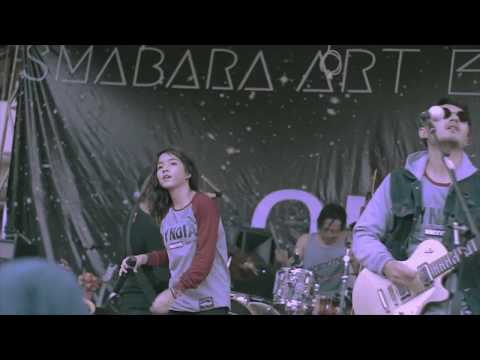 SHEILA ON 7 - Melompat Lebih Tinggi ( Hyndia Cover ) Live at SMABARA Art Exhibition 2017