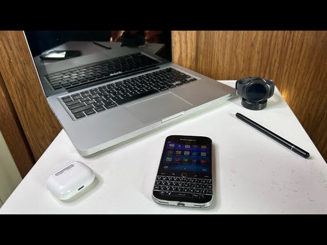 Vídeo relacionado con BlackBerry Classic Q20 SQC100-1, smartphone GSM desbloqueado de 16 GB, 3.5" 8 MP, 4G LTE - Negro - Versión internacional