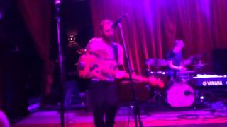 Chris Pierce gives a 24 sec Dip Sermon