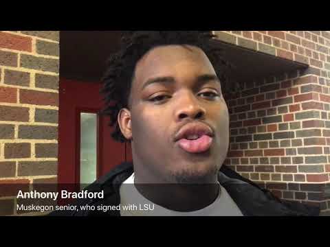 Watch: 4-Star Michigan OT Anthony Bradford Signs With LSU