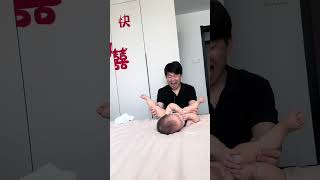 Download lagu Daddy changes diapers for the first time #Dad takes care of the baby #Forgive me for laughing so mp3