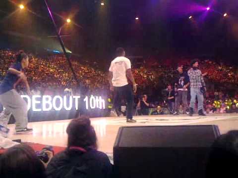 Juste Debout 2011 Bercy 1/4 final  || Les Twins ( Criminalz ) vs Poogi Nyoka ( Leftsound Crew )