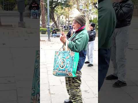 hay una llama!!! alabando en las calles #cordoba #capital #argentina #alaba #coros de fuego