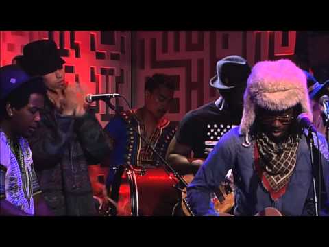 Extra - Gerson Main zingt 'Folder'