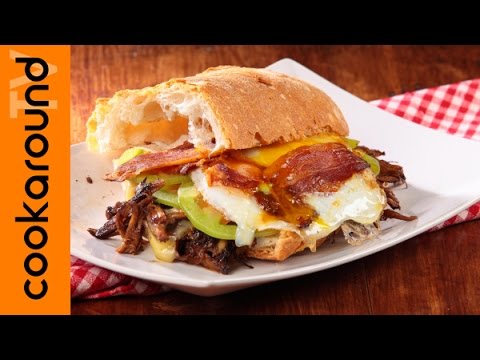 Panino con maiale sfilacciato / Ricetta sfiziosa