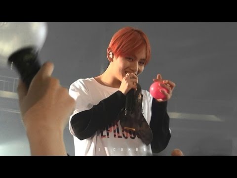 160507 BTS 에필로그 콘서트 공 던져주는 태형이♥