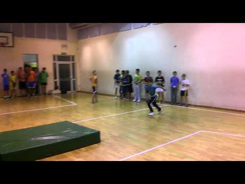 Lovljenje žoge v skoku na blazino