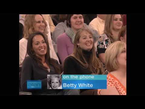 #Throwback📽 Ellen's Audience Sings 'Golden Girls'Theme Song for Betty White