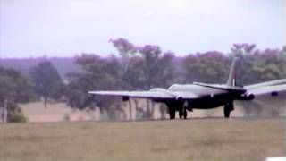 preview picture of video 'Canberra bomber at Temora Air Museum'