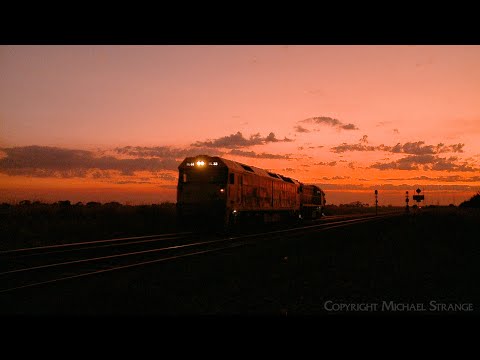 D778V Light Engines BL33 & X50 Depart Gheringhap At Sunset (3/4/2023) - PoathTV Australian Trains