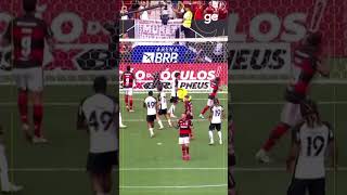 FLAMENGO CHEGA COM PERIGO AO GOL CORINTIANO | #shorts | ge.globo