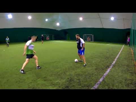 StrefaFutbolu.pl: FcBezAtu - Przyjaciele Fryzjera