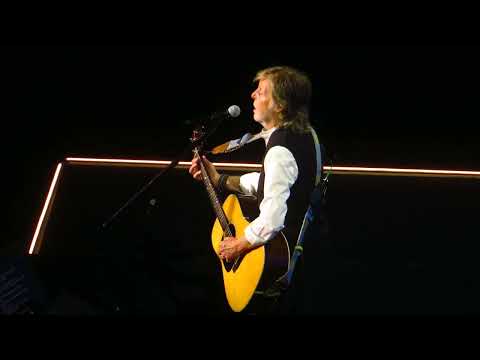 Blackbird - Paul McCartney (Montreal 2025 2nd night)