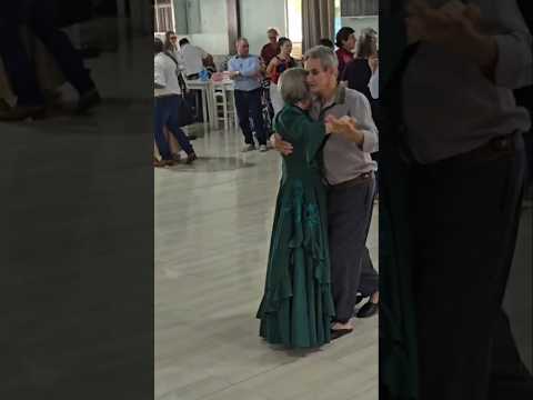 nos idosos da cidade Sul em Dois Vizinhos no Paraná.Brasil #shotrs #baile #dancarinos