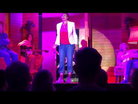 Eva Maria Marold singt auf der Tschauner-Bühne in Wien