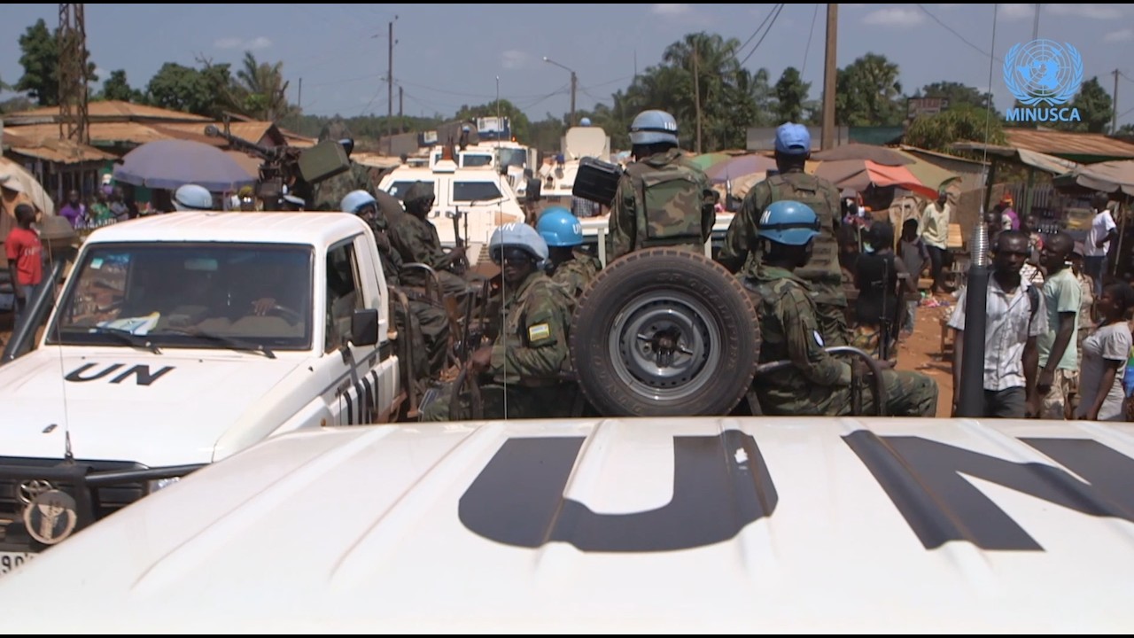La médaille des Nations Unies aux Casques bleus rwandais de la MINUSCA