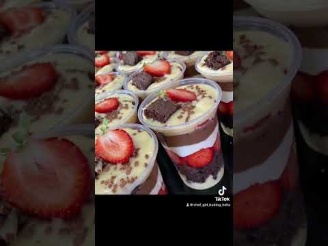 Strawberry cups with Brownies #pastry #chocolate #birthdaycake #cakedecorating  🍓
