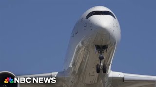 Man allegedly stabs two teens with metal fork on flight from Chicago to Germany