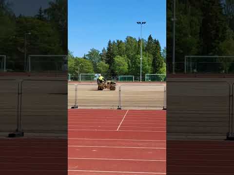 #Näinse hiekan tamppaaminen sujuu