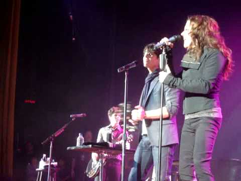 HQ Jonas Brothers ft. Martina McBride - Independence Day - Ryman Auditorium 1/4/09