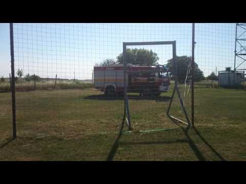 Požiar OA . Zasahuje - ZHZ Schaeffler Skalica s technikou Mercedes-Benz Atego CAS - 20 .