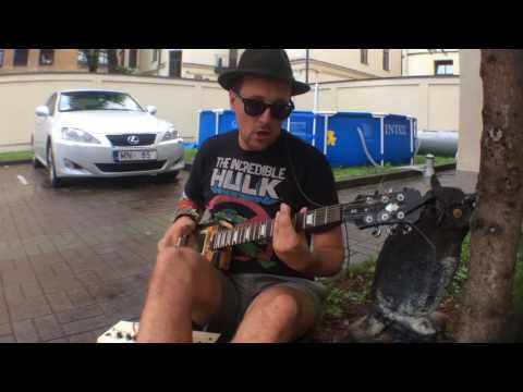 Johnny B'Beast in Keule Ruke