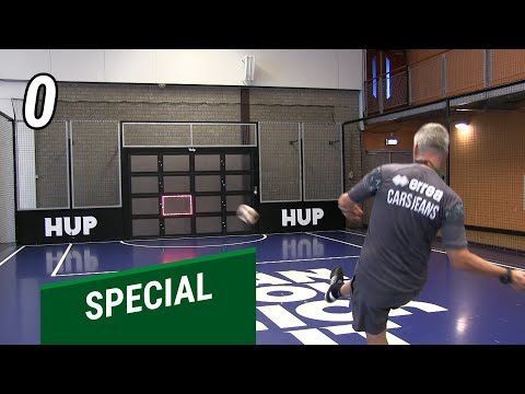 Wie wint de voetbalmuur: Knopper, Hoogendorp of Santoni?