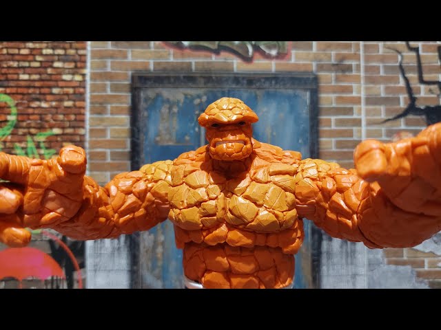 Vídeo relacionado con Marvel Hasbro Legends Series Retro Fantastic Four - Figura Coleccionable del Sr. Fantástico de 15 cm - 5 Accesorios, F0352