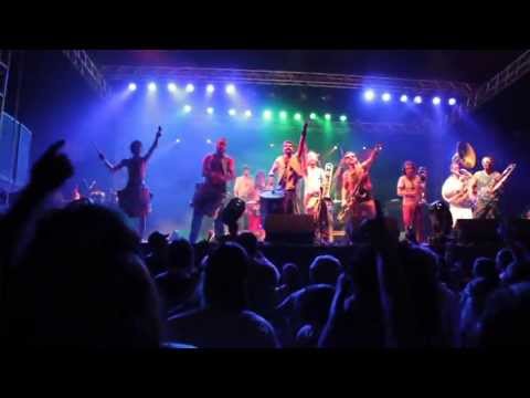 Orquestra Voadora - Praiera