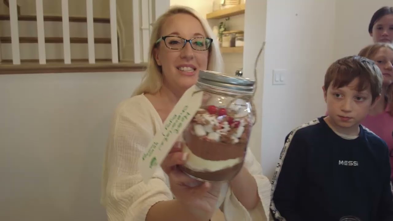 Welcome Home With Jacqui - Making Hot Cocoas To Go