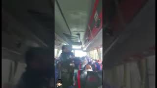 Ayam Den Lapeh [Pengamen Bus] - semuanya bernyanyi apalagi lihat si gadis yang goyang lucu