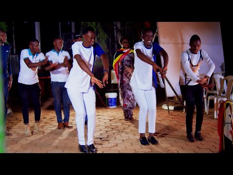 Uruwambere Nathan Kiriman perfoming live on stage  in mukono@karokarungitv