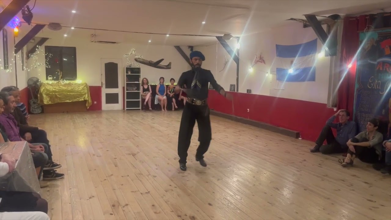 Video thumbnail for Boleadoras à Esta Noche de Luna par Alejandro Hernandez