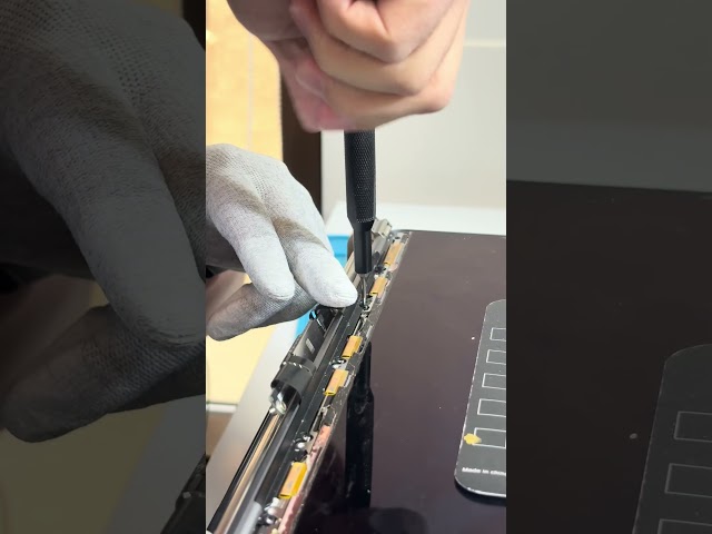 تغيير شاشة ماك بوك برو MacBook Pro