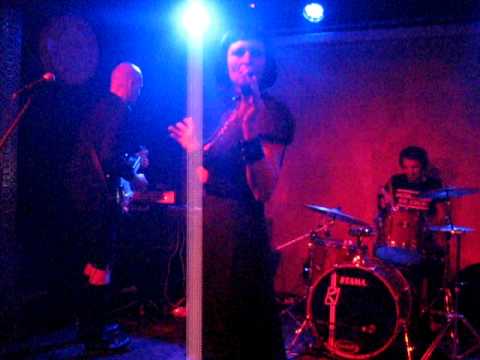 Mona Mur / En Esch - The Man On The Satellite (live in Club Control Bucharest)