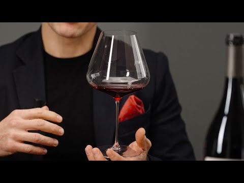 Il top sommelier Ottavio Venditto del ristorante Glam spiega come degustare il vino