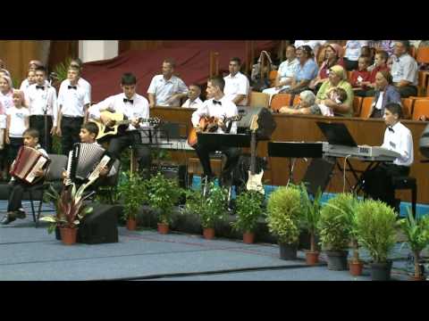 Corul copiilor interpretează cântarea 410 din Cartea Mileniului