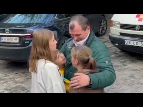 Putin riconsegna i primi bambini deportati in Crimea: le immagini 