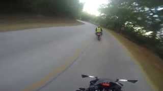 preview picture of video 'Honda CBR 150R and Suzuki Raider R150 cruising on Mountain Pass (Touge)'