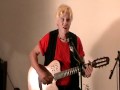Max singt Pionierlieder: "Kleine weiße Friedenstaube ...