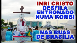 INRI CRISTO DESFILA ENTRONADO NUMA KOMBI NAS RUAS DE BRASÍLIA/DF/BRASIL
