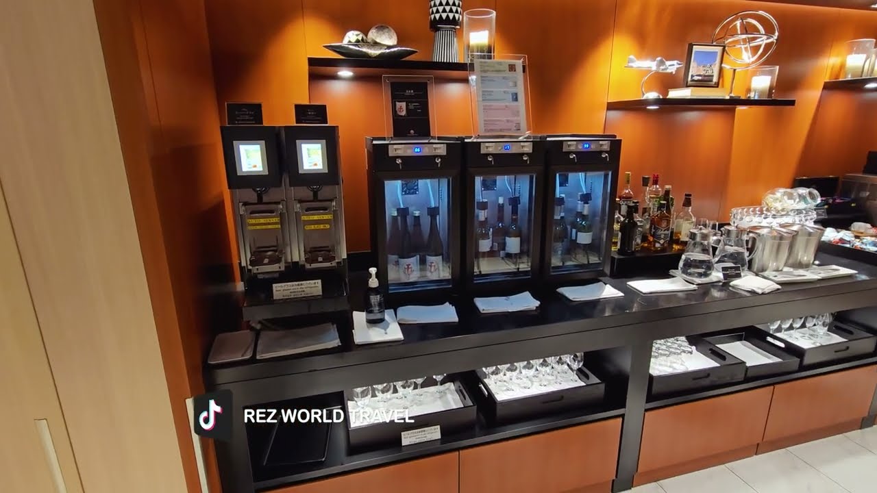 Japan Airlines JAL Sakura Lounge (South Wing) thumbnail