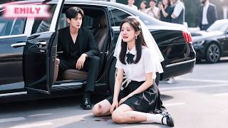 Deposed at wedding,she burst into young CEO's sight,He kissed passionately to snatch her away