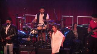 Adrienne Bailon &amp; Isreal Houghton &quot;Feliz Navidad&quot;