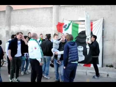 Redazione Monopolitubetv : Gli ultras festeggiano la vittoria  in via Togliatti video 3