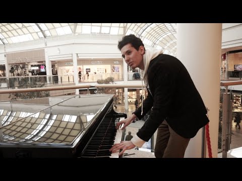 Thomas Krüger – Live Pop Piano Medley at Shopping Mall in Hamburg