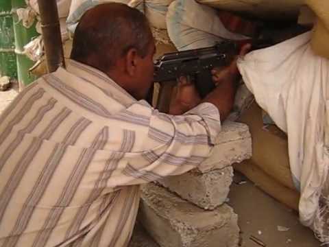 رباط عناصر لواء القادسية على مشارف مبنى التامينات في مدينة دير الزور