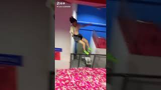 【Funny China】エチエチ?スカートひらりの瞬間